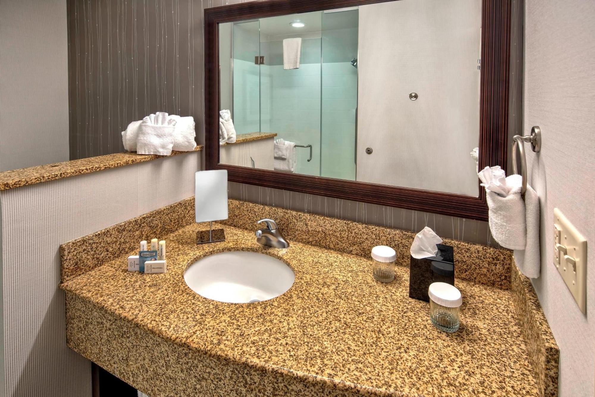 Courtyard By Marriott Alexandria Hotel Eksteriør billede