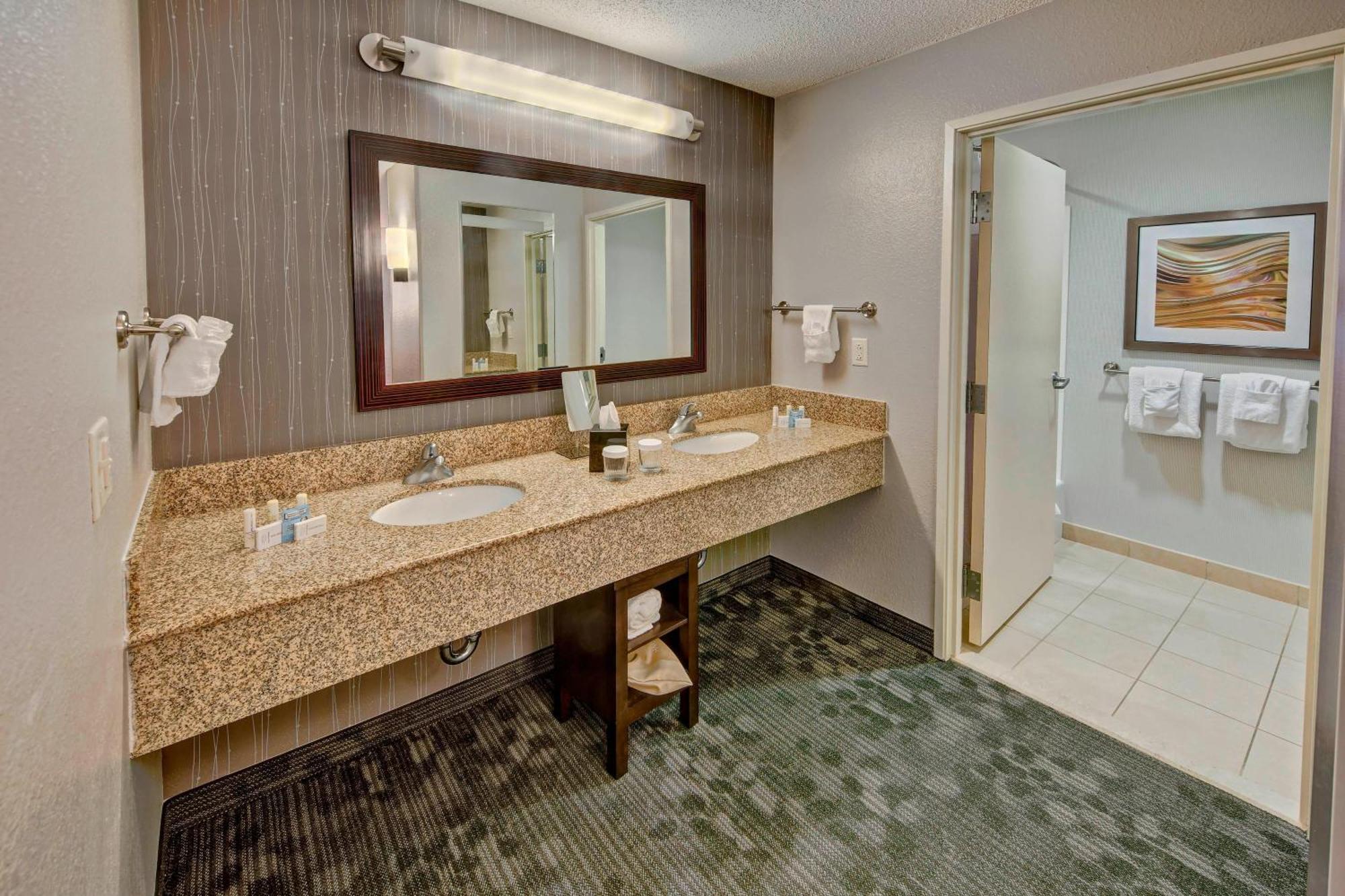 Courtyard By Marriott Alexandria Hotel Eksteriør billede