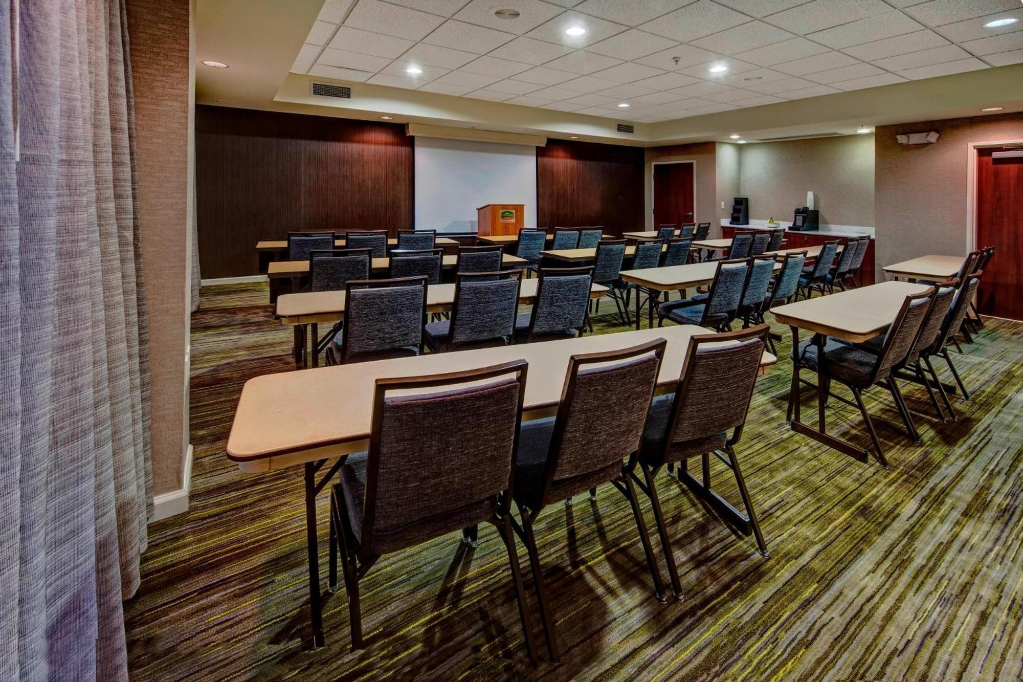 Courtyard By Marriott Alexandria Hotel Eksteriør billede