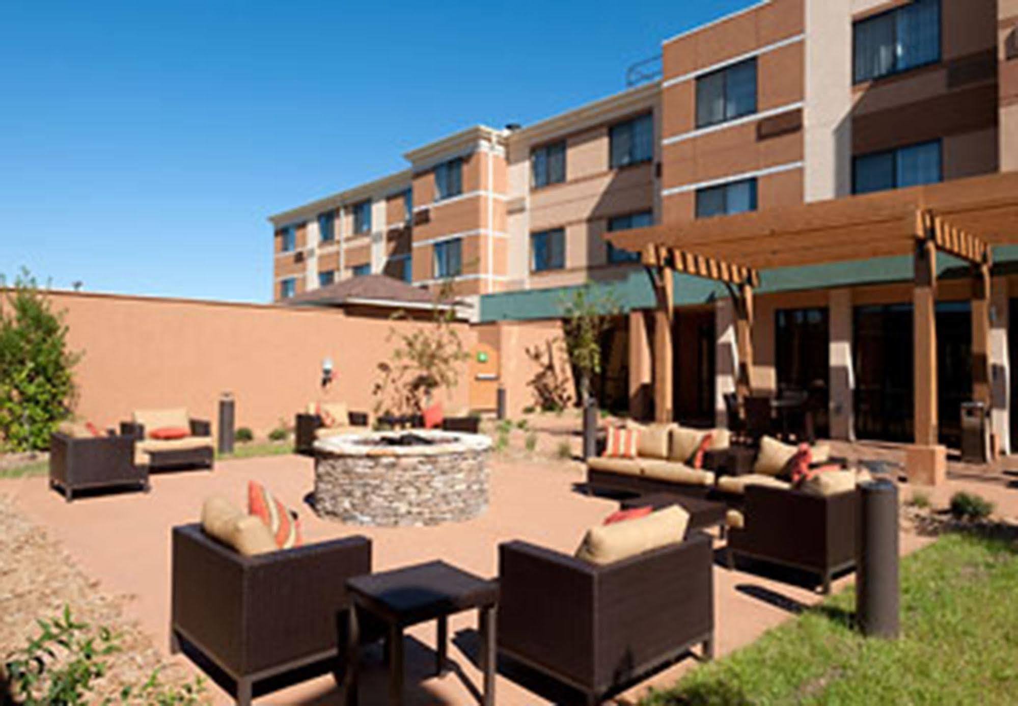 Courtyard By Marriott Alexandria Hotel Eksteriør billede